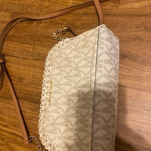 Micheal Kors cross body. great condition.